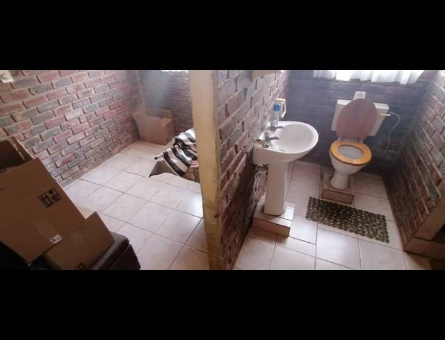 3 BEDROOM HOUSE FOR SALE IN STILFONTEIN EXT 1